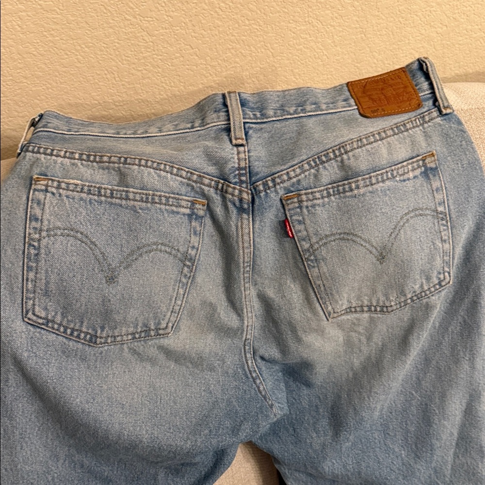 Women’s Light Blue Levi’s button fly Jeans